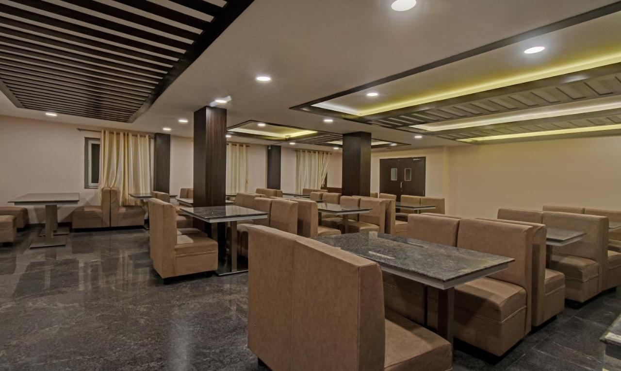 Treebo Trend Palm Tree Hotel Madras Buitenkant foto