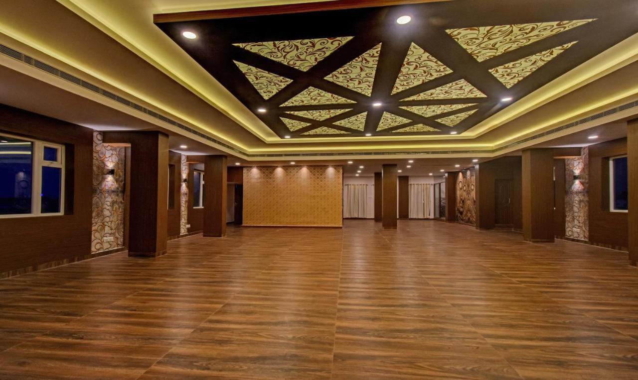Treebo Trend Palm Tree Hotel Madras Buitenkant foto