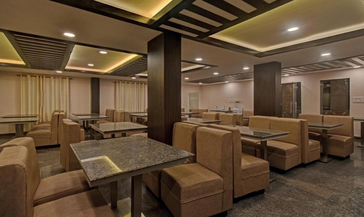 Treebo Trend Palm Tree Hotel Madras Buitenkant foto